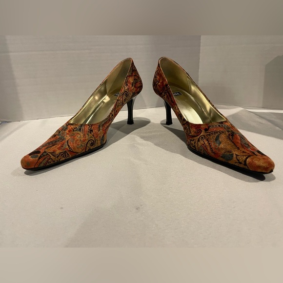 COSTA BLANCA Pearl Paisley Velvet Multicolored Almond Toe Heels Women’s 8 1/2 - Picture 3 of 7